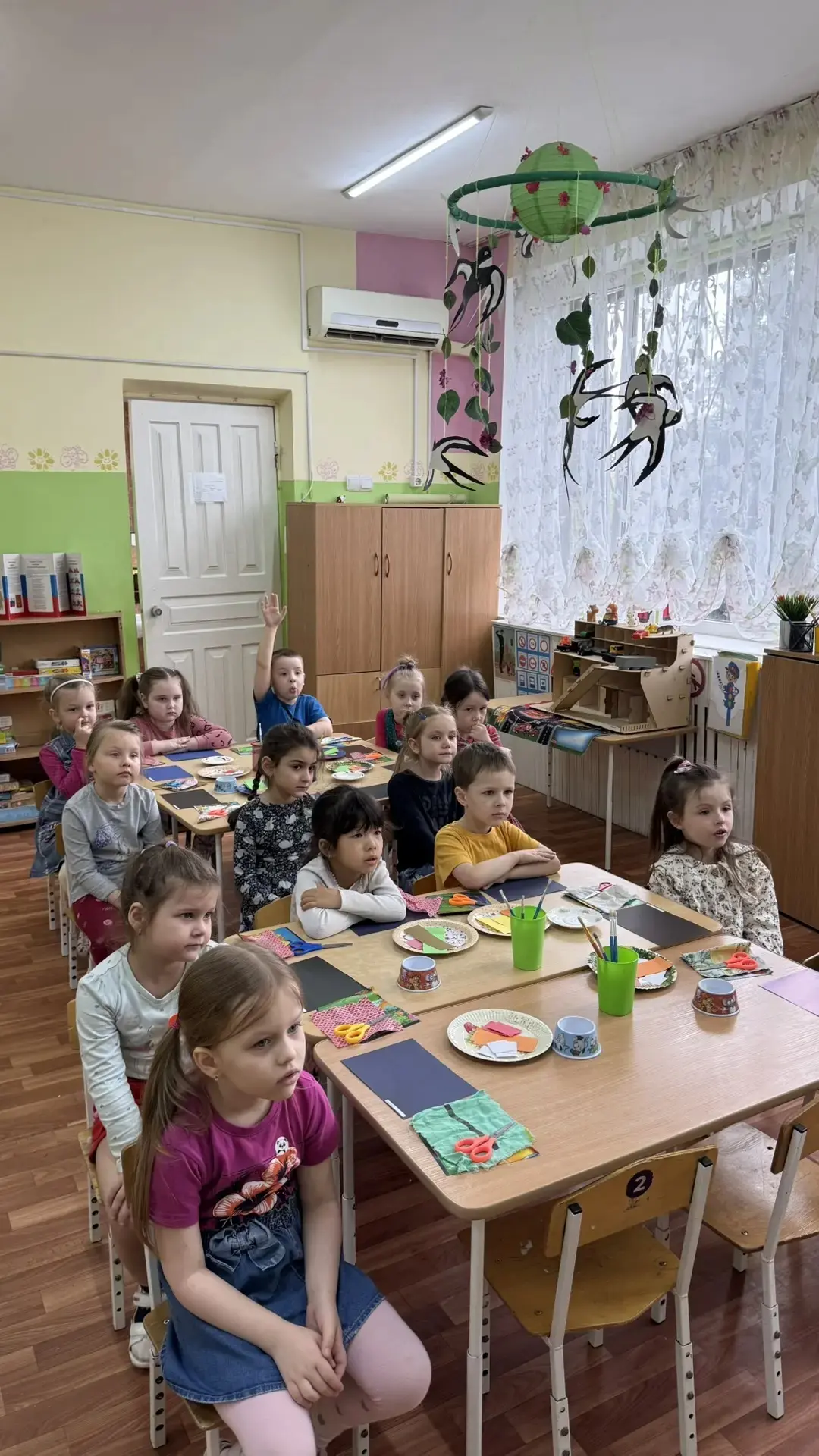 В старшей группе  в преддверии Дня космонавтики прошло тематическое занятие. Ребята раз...