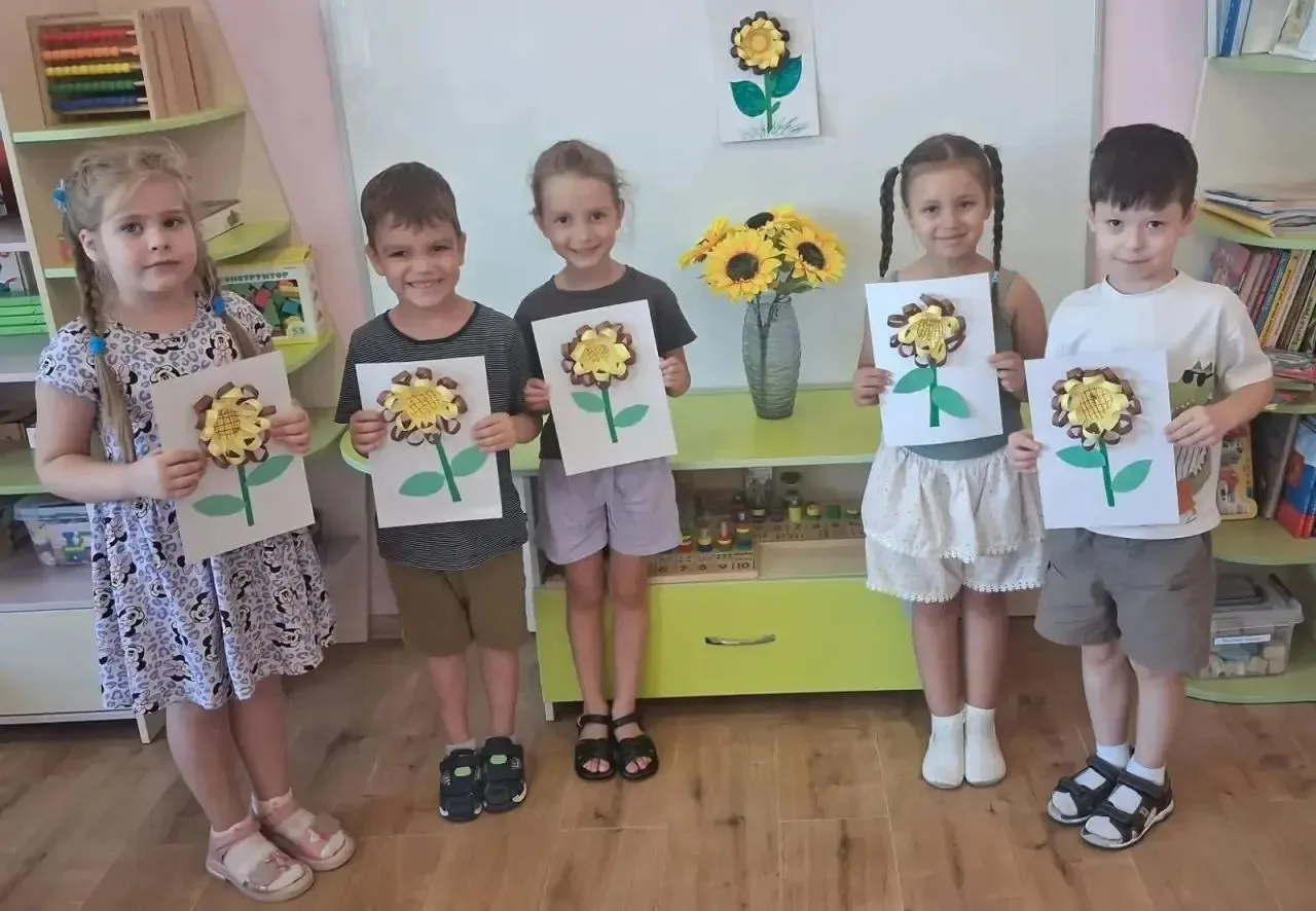 В группе «Подсолнушки» прошло творческое занятие. Подсолнух - символ света, радости и ж...