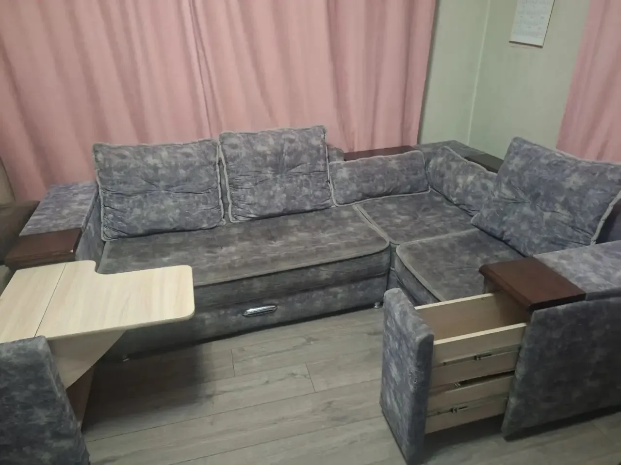 Продам диван в отличном состоянии, 9 тыс самовывоз , тел 89233815677