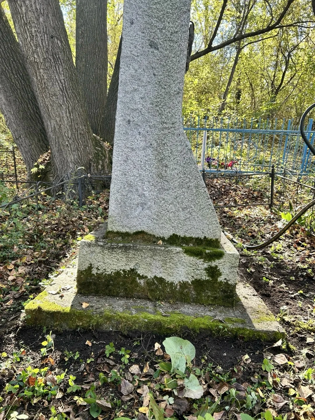 В Горно-Алтайске благоустраивают захоронение Павла Кучияка