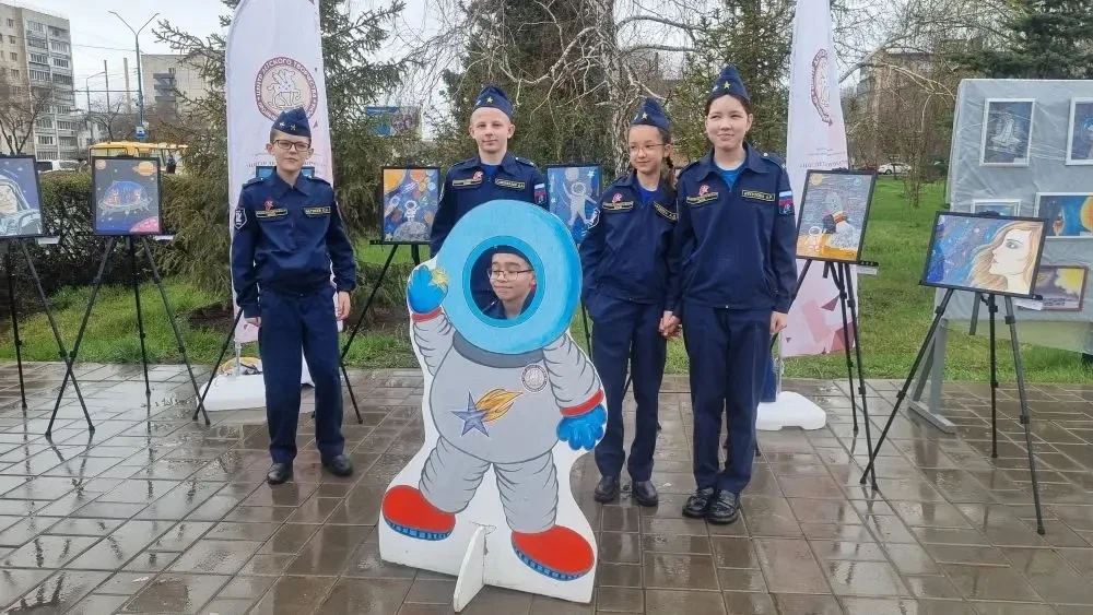 Сегодня, в День космонавтики, в Оренбурге почтили память первопроходцев космоса: к памятнику Юрия Га