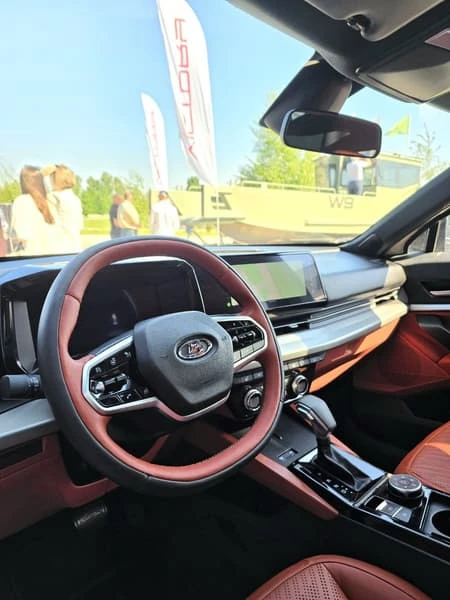 Совершенно новый и самый «нафаршированный» Lada Azimut показали изнутри