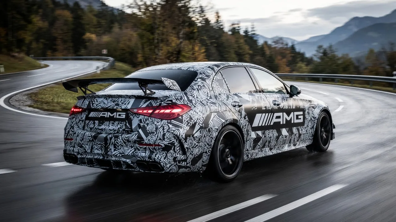 Mercedes-AMG C-Class EV показал активный спойлер перед дебютом