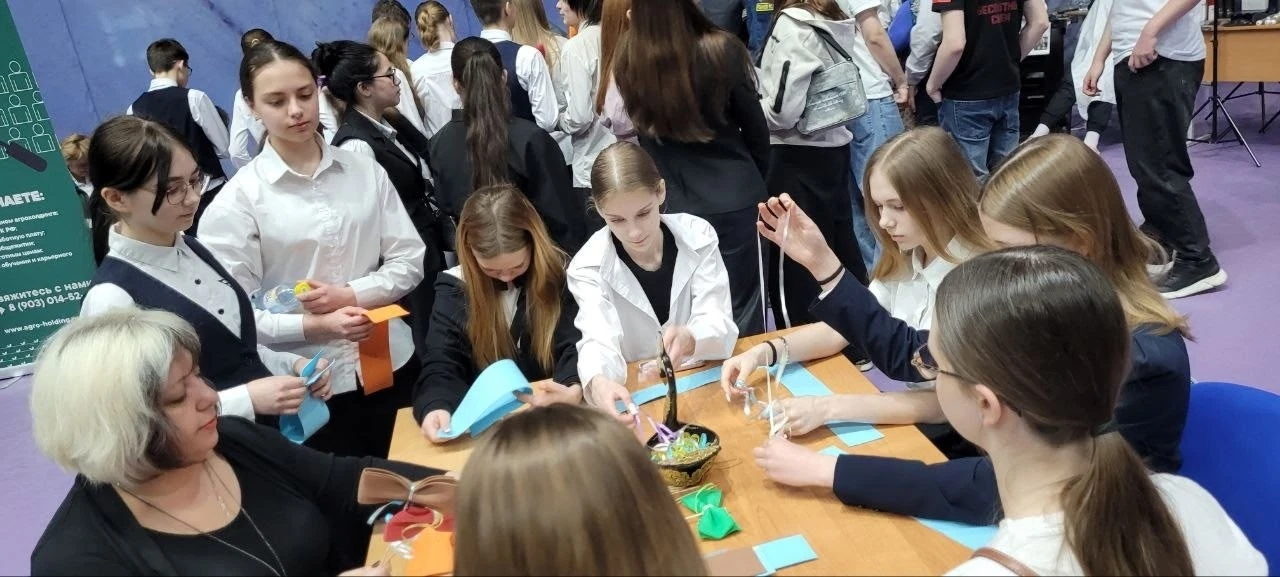 2 апреля учащиеся 8б ( корпус Новосиньково) и 9-х классов ( корпус Подмошье) посетили в парке "Экстр
