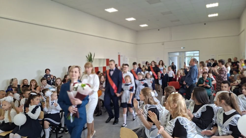 🔔✨ Сегодня особенный, трепетный и незабываемый день... В МКОУ «Петровская СОШ» прозвен...
