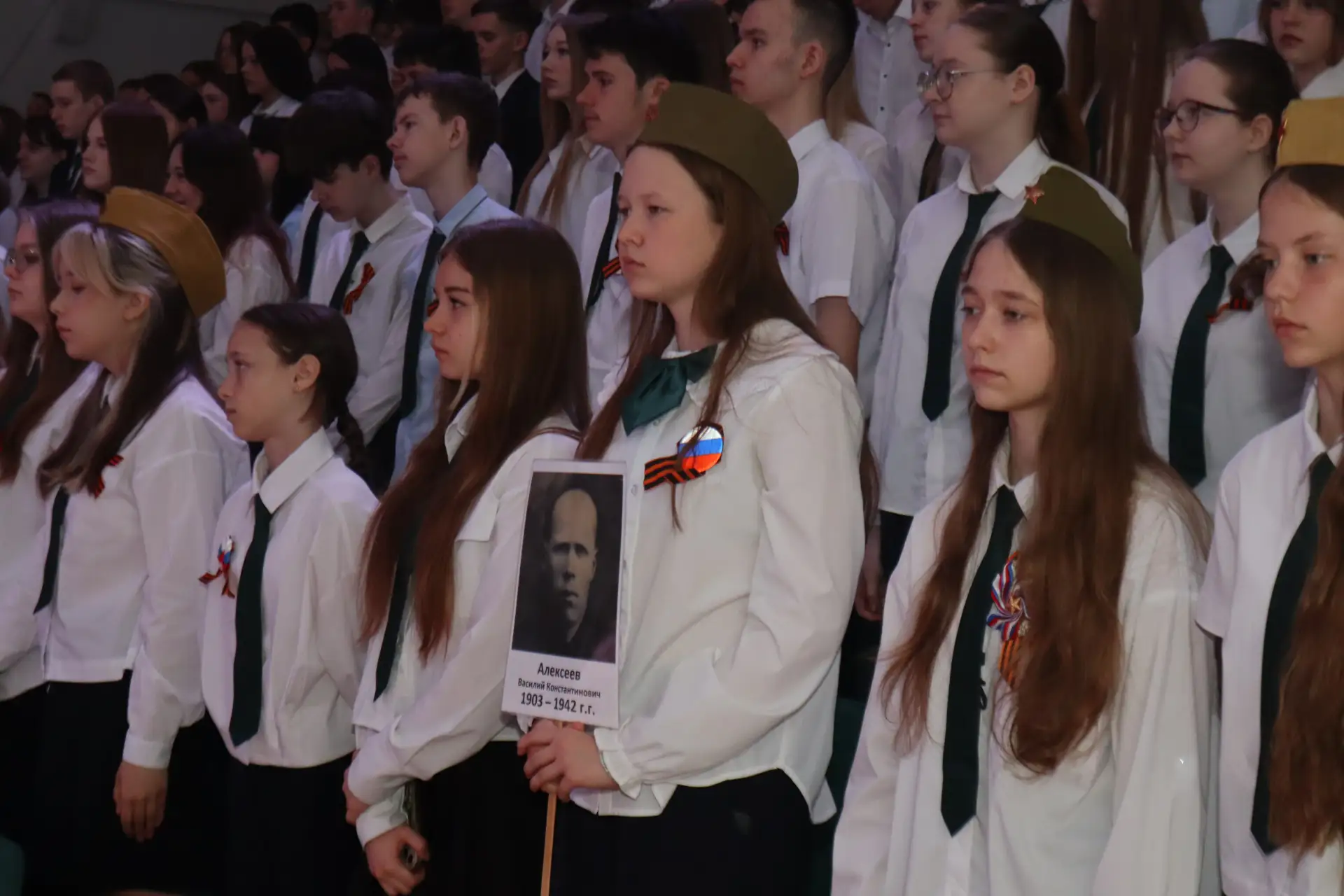 Память о героях: школьная линейка в преддверии 9 мая В преддверии 9 мая в нашей школе состоялась тор