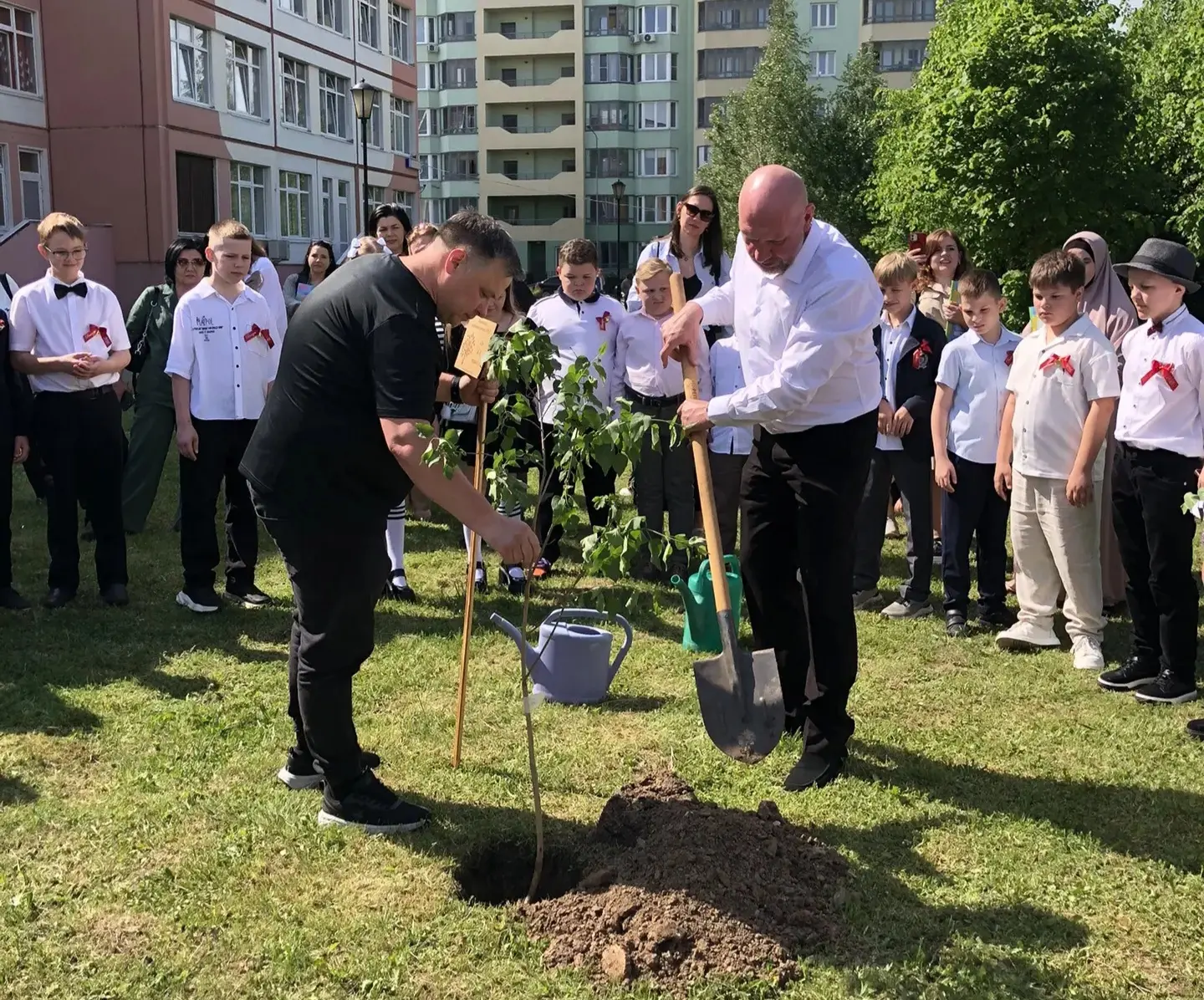 🌳В нашей школе есть одна невероятно добрая традиция. Выпускники #Дошколка2057, #Началка2057 и #Школ