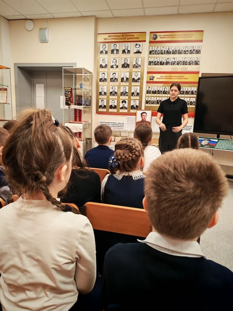 Сегодня, 26 марта, учащиеся   1б класса в рамках трека "Орленок - хранитель исторической памяти" кур