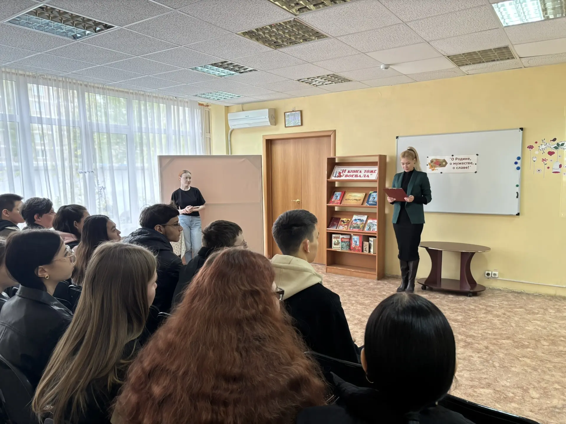 30 апреля группа 103 вместе с преподавателем литературы Голубевой Р.В. посетили «Библио...