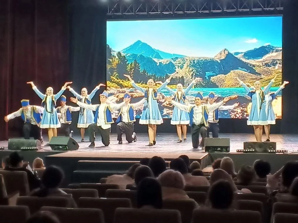 В Курске прошёл фестиваль национальных культур «Единство народов — сила России», объединивший школьн