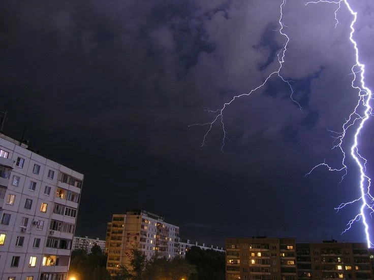 Как обезопасить себя в грозу? ⚡