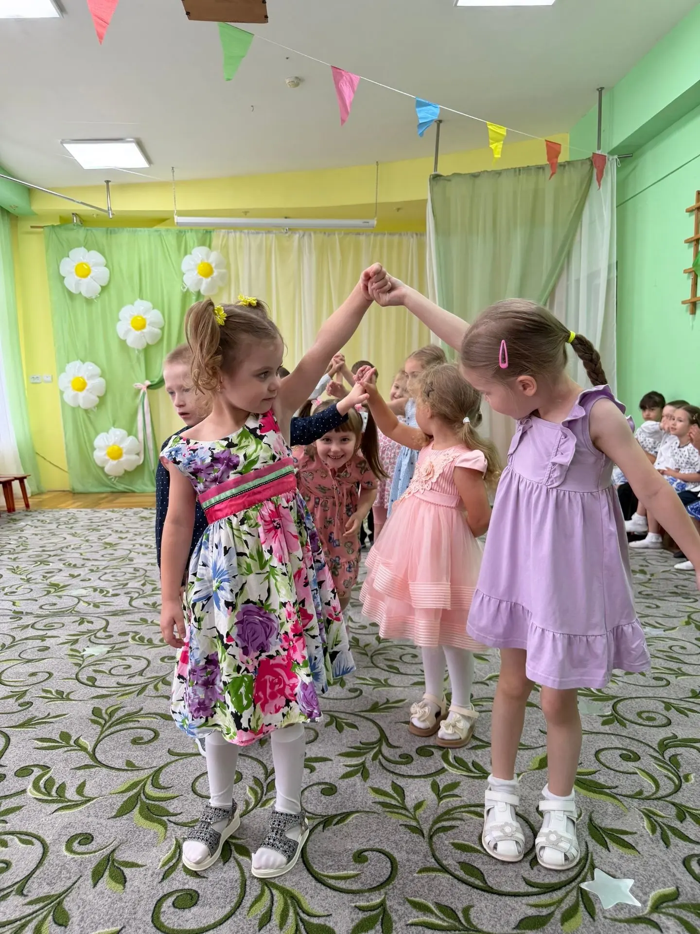Что такое семья? 🌸
В День семьи, любви и верности в нашем детском саду Радуга прошел по-настоящему 