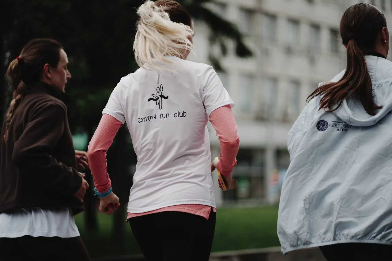 «Устали по жизни — начните бегать» — создатель спортклуба Арина Ершова

В Новосибирске появился новы