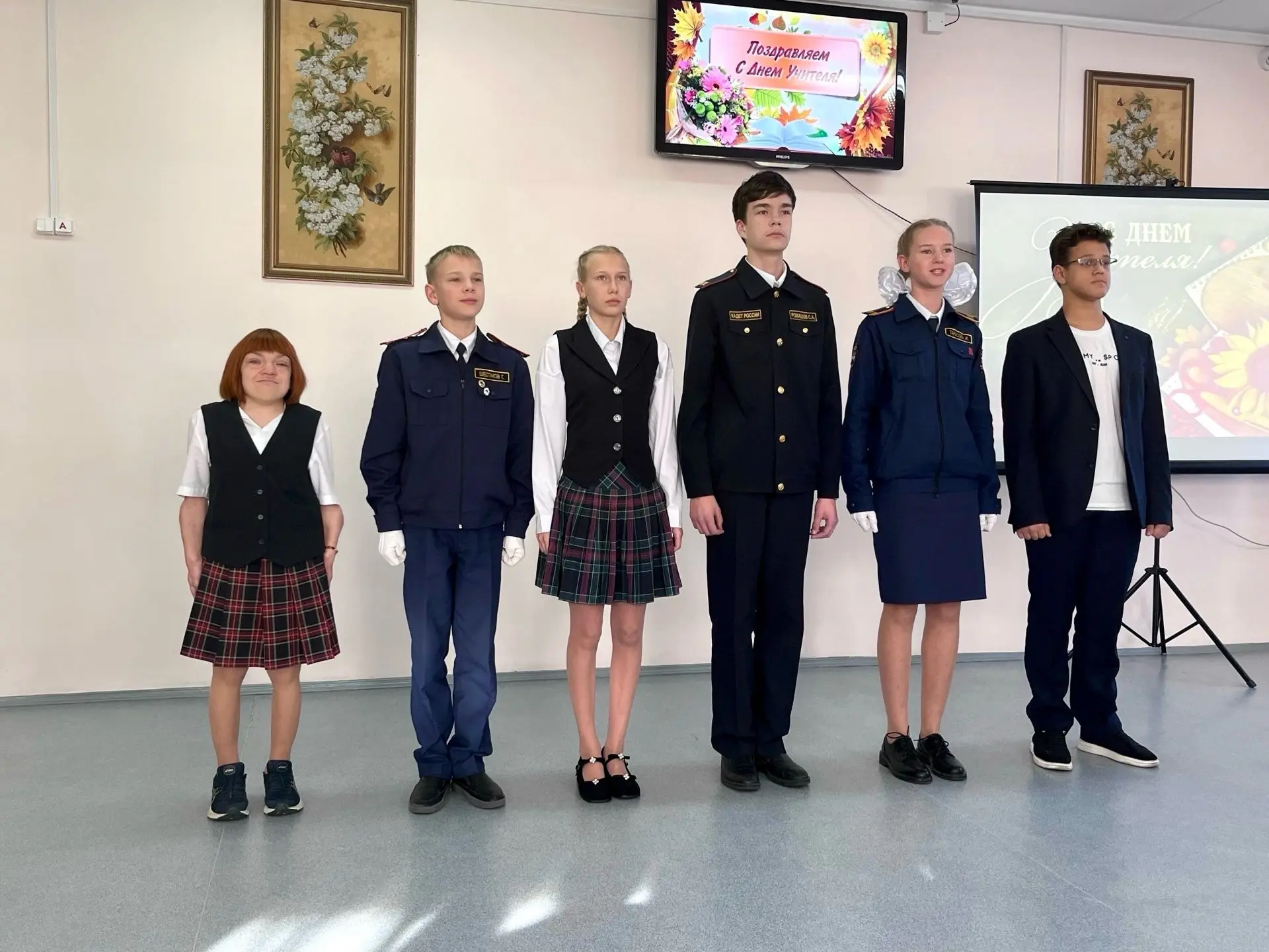 👩🏼‍🏫 👨‍🏫 💐 В преддверии Дня учителя в Пинежской средней школе прошел праздничный ...