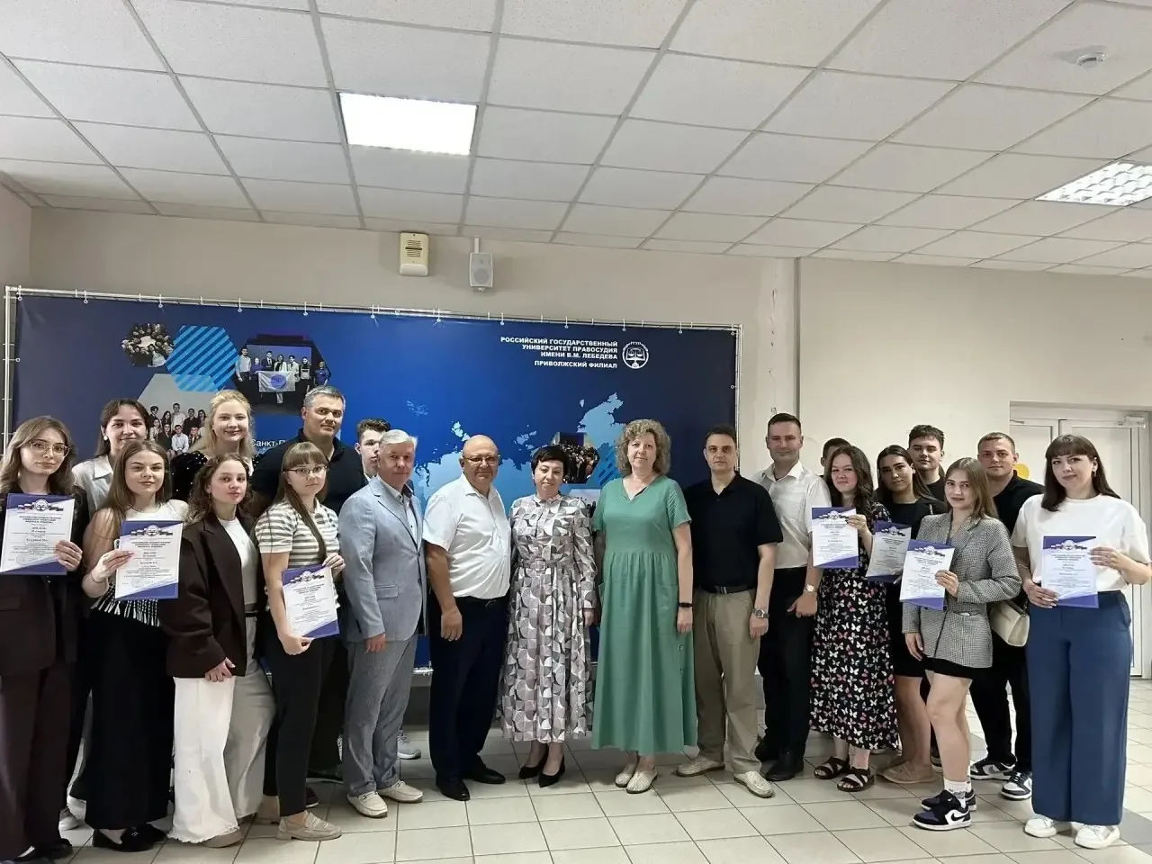 💥Студенты юридического факультета — победители и призеры научно-практического круглого стола 

30 и
