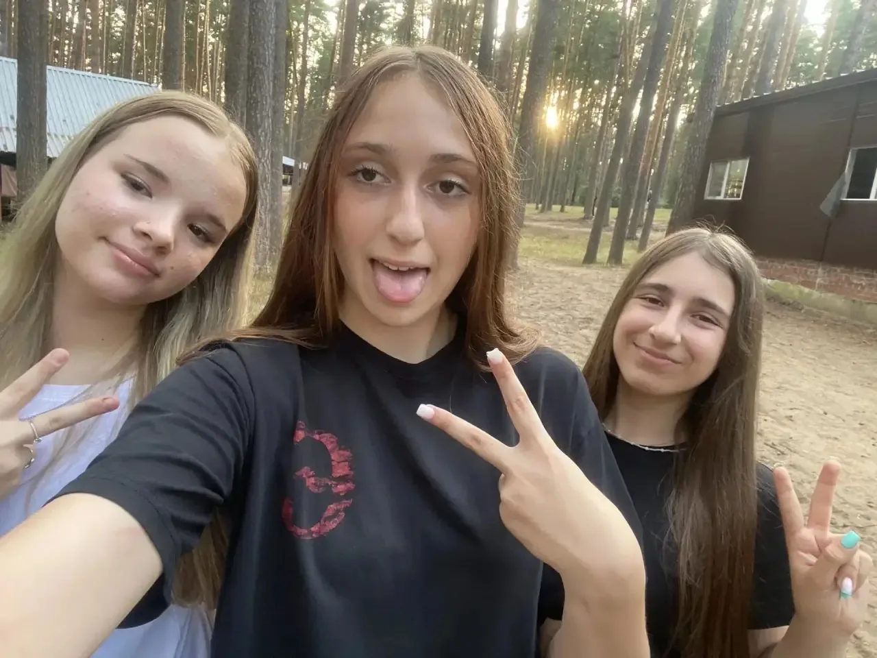 🌞 Мои летние каникулы! 

Баринова Эллина , ученица 8а , этим летом работала в экологическом отряде 
