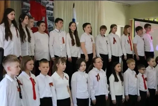 🇷🇺В честь Дня Победы в Великой Отечественной войне в нашей школе прошел концерт военной песни "Мы 