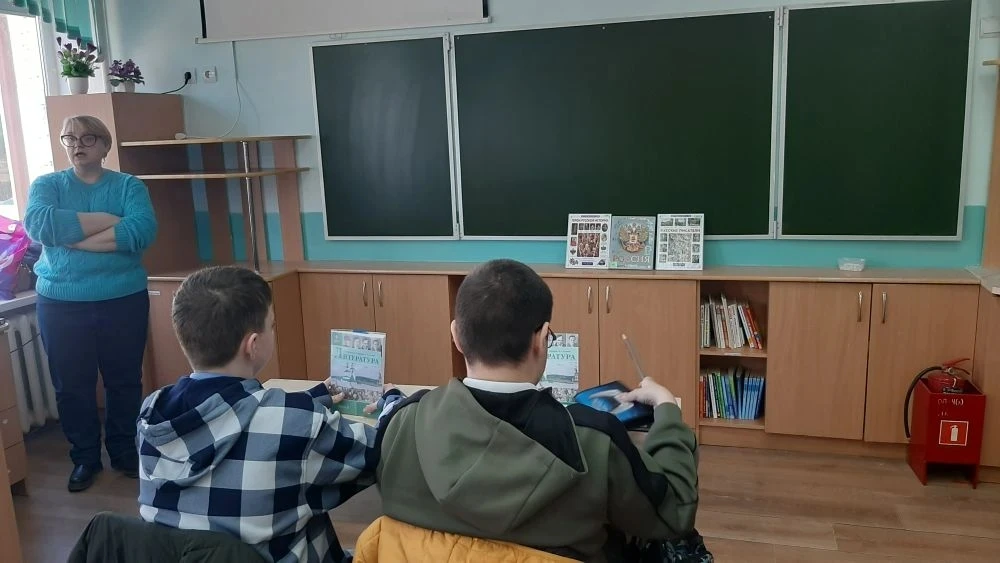 📖 13 марта представители библиотеки им. С. Есенина провели познавательную беседу для учащихся 7 «Б» 