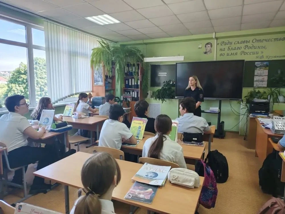 С учащимися школы провели ряд встреч и активностей, направленных на профилактику правон...