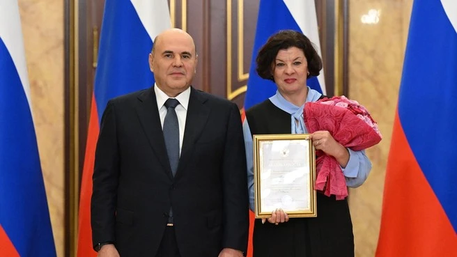 🔥 Михаил Мишустин вручил благодарность Правительства РФ руководителю детского сада Бла...
