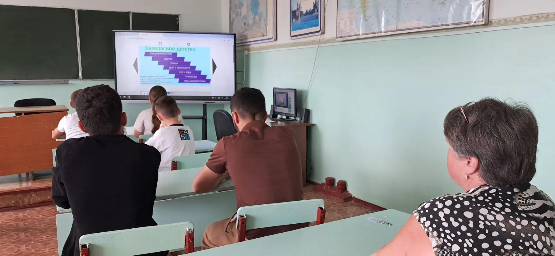 В рамках акции «Безопасное детство»  в МКОУ ,,СОШ с. Дальнего,, для детей была проведена беседа на т