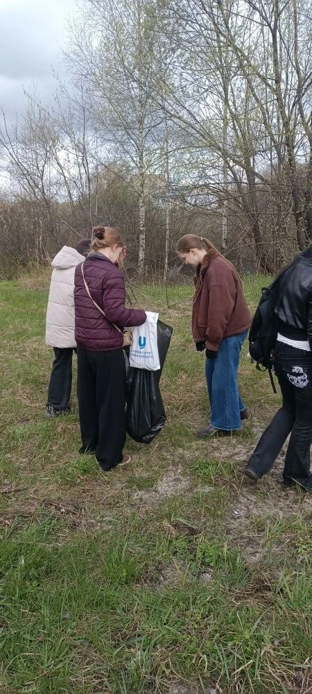 11м класс принял участие 30 апреля в  уборке территории г. Балахны  в рамках Всероссийского субботни