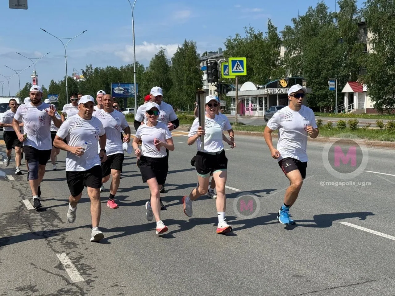 А в Нижневартовске сегодня открывается знаменитый фестиваль труда, искусств и спорта "Самотлорские н