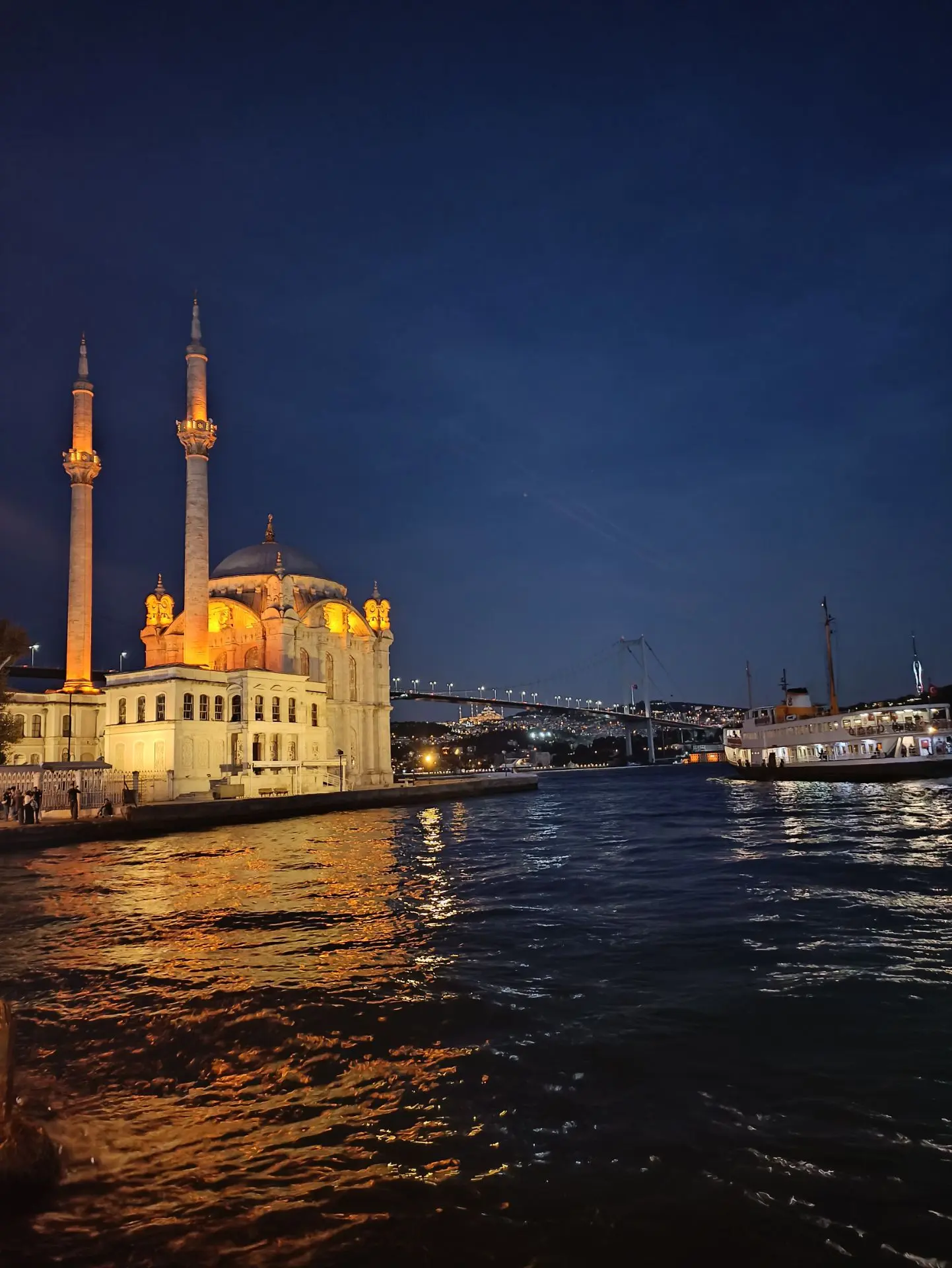 ✨Самая «фотогеничная» мечеть Стамбула - Ортакей.