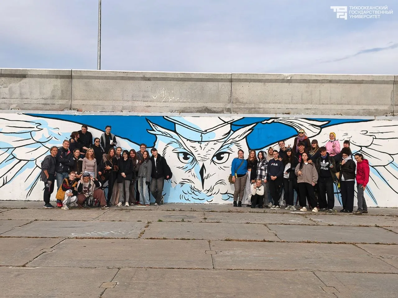 🎨 Хабаровскую дамбу украсил огромный филин в конфедератке