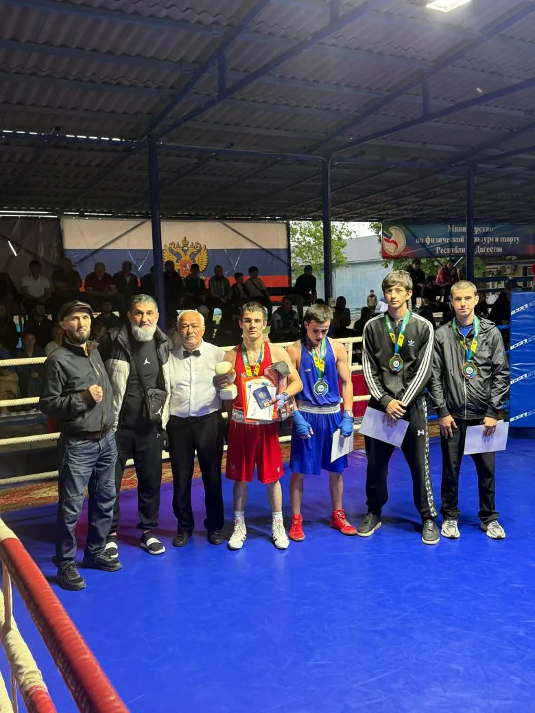 🥇Казбек Зангиев и Гусалова Онарина  победители Всероссийских  соревнований по боксу   класса А Памя