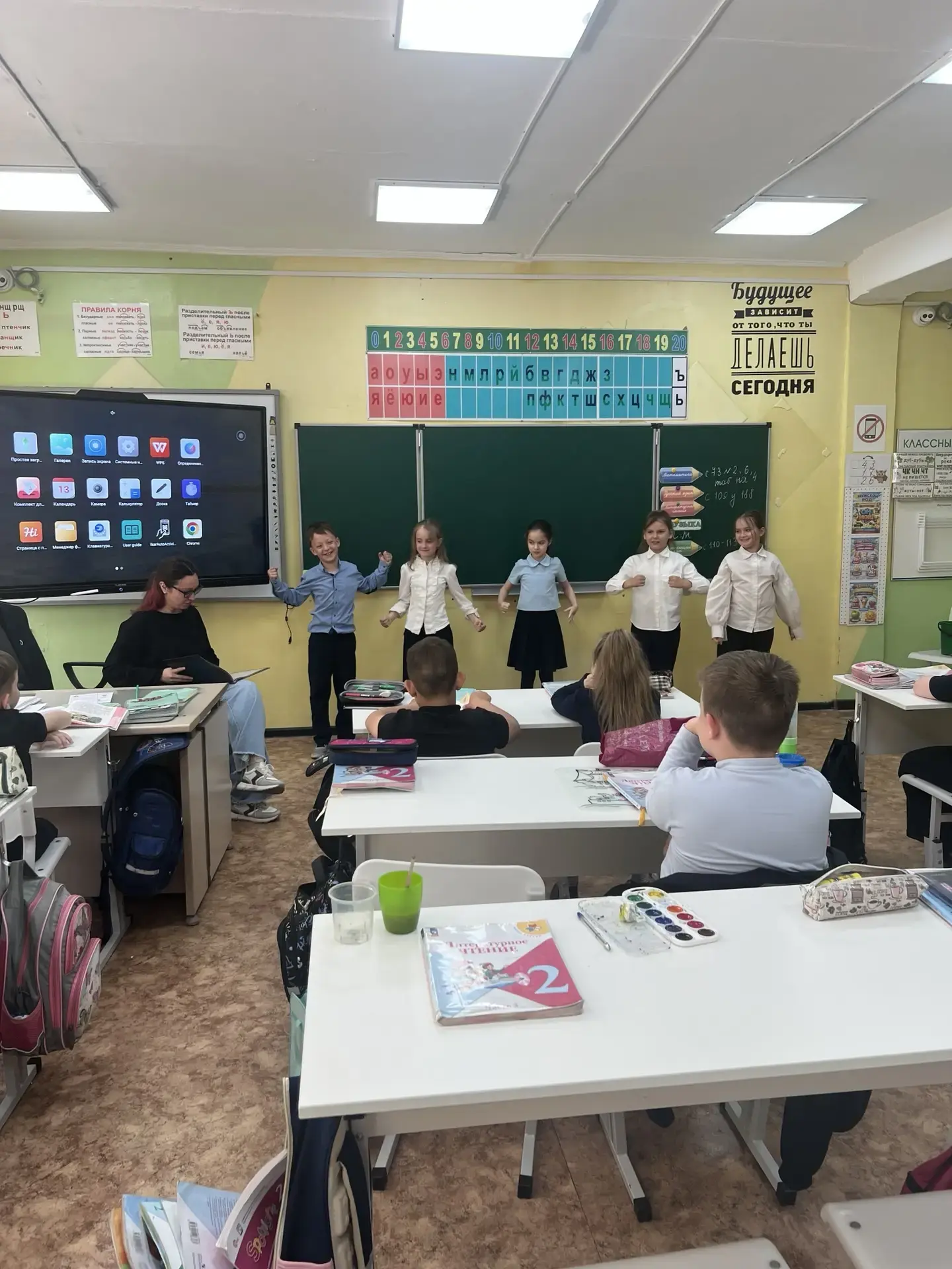 В рамках познавательной программы для детей «Сказки народов России»  организатор ДК «Восток» Кириенк