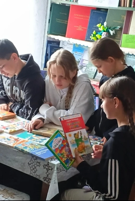 Подходят к концу летние каникулы. Много дней провели ребятишки в Голицынской библиотеке...