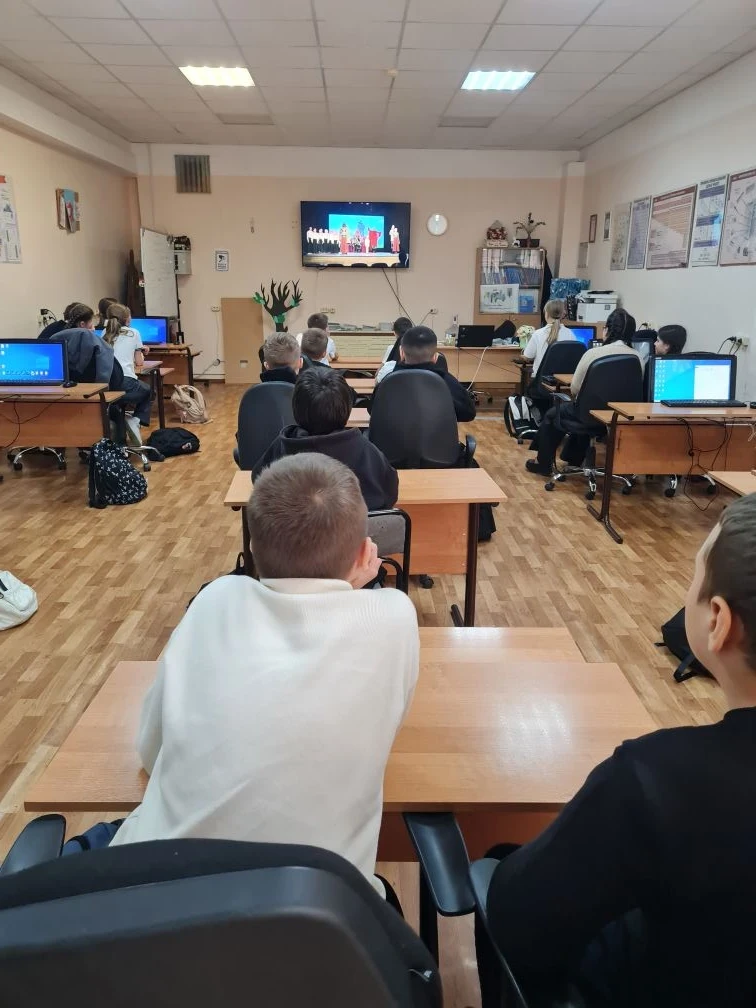 🇷🇺МЕСЯЧНИК ОБОРОННО-МАССОВОЙ И ВОЕННО-ПАТРИОТИЧЕСКОЙ РАБОТЫ🇷🇺  🇷🇺Сегодня в нашей школе прошли классн