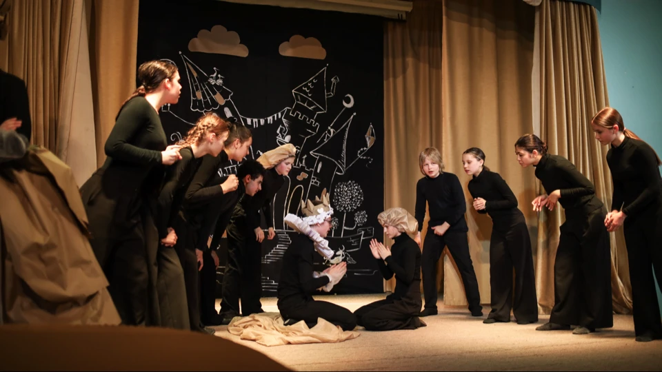 #ТалантливыеДетиМосквы | Живая сцена и большой успех 🎭  Поздравляем школьный театр «ШУТ ТИМ» под рук