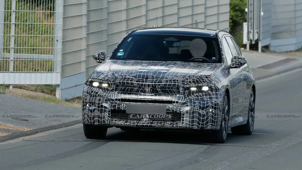 🙏🚘
 BMW готовит серьезное обновление 5-Series Touring 

Универсал ждет заметная модернизация: спер