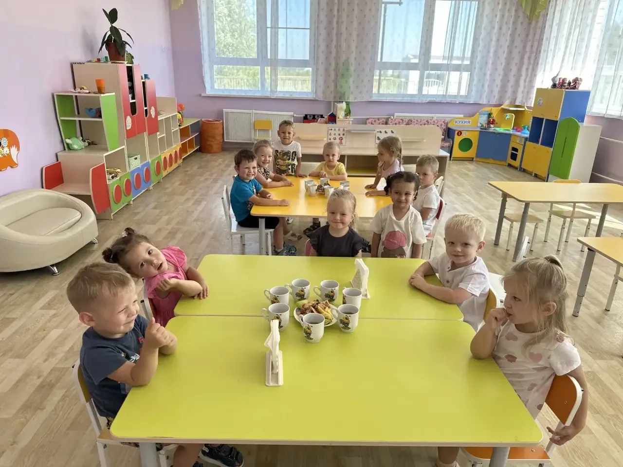 Лето жаркое идёт — праздник радостный несёт! ☀️🍏