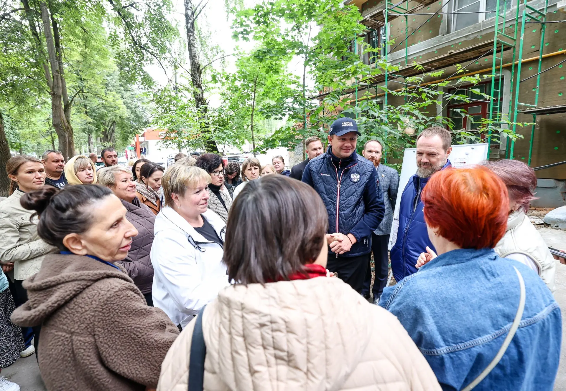 Провели выездной контроль работ по капитальному ремонту дома на ул. Пионерской, 12 вмес...