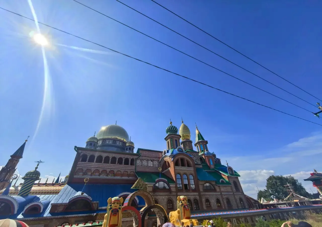 ШКОЛА В ЛИЦАХ