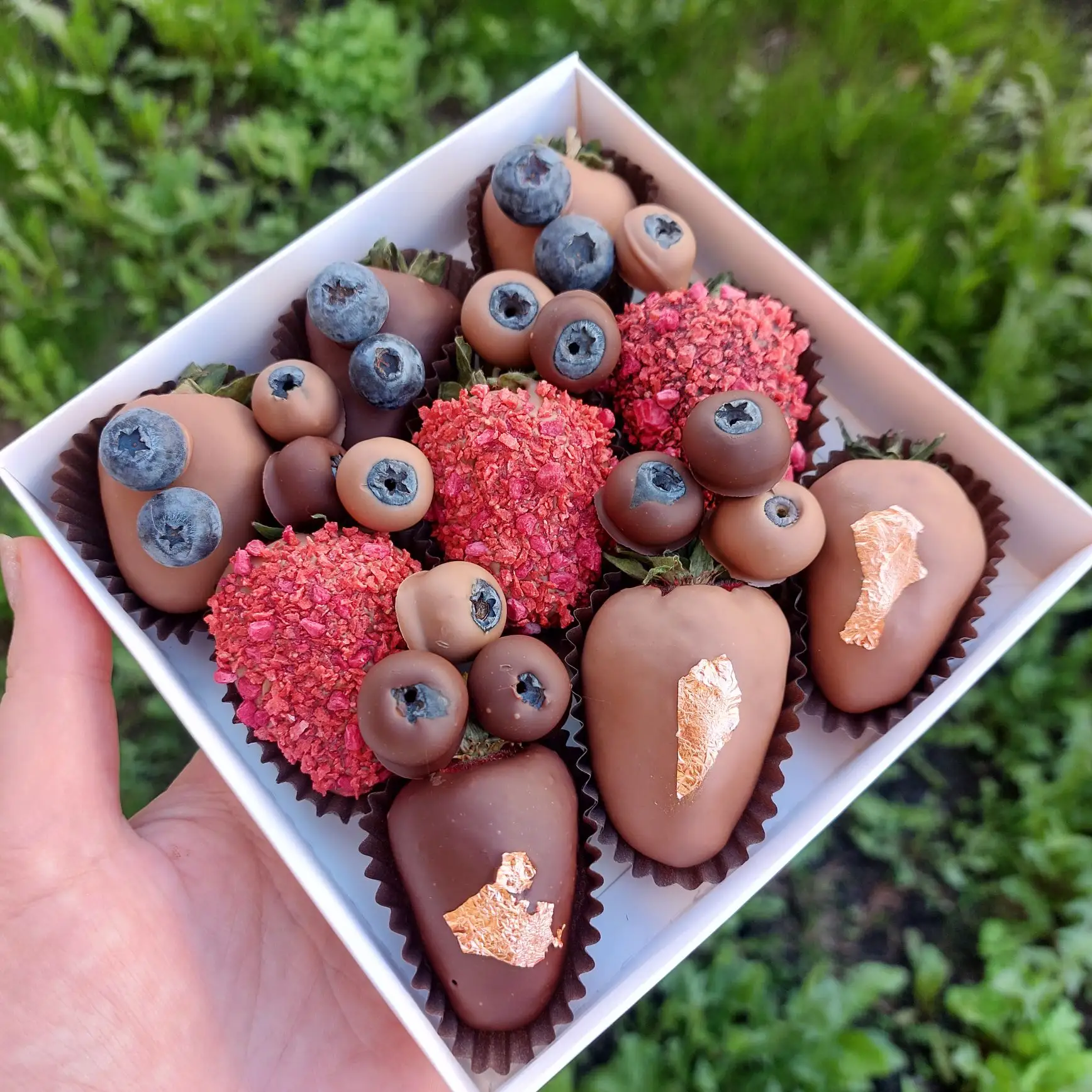 Утренний вкусный набор!🫐🍓

 Клубника и голубика в молочном иигорьком шоколаде! Для тех, кто ценит 