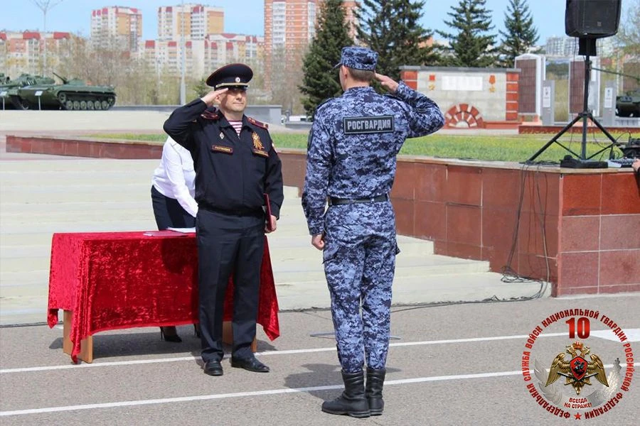 🇷🇺 В Забайкальском крае молодые сотрудники вневедомственной охраны Росгвардии, в присутствии ветеран