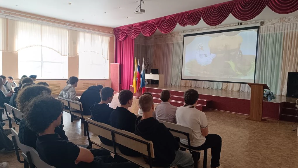 РАЗГОВОРЫ О ВАЖНОМ 27.04.2026г.  Новая учебная неделя в нашей школе началась традиционно: Линейка, п
