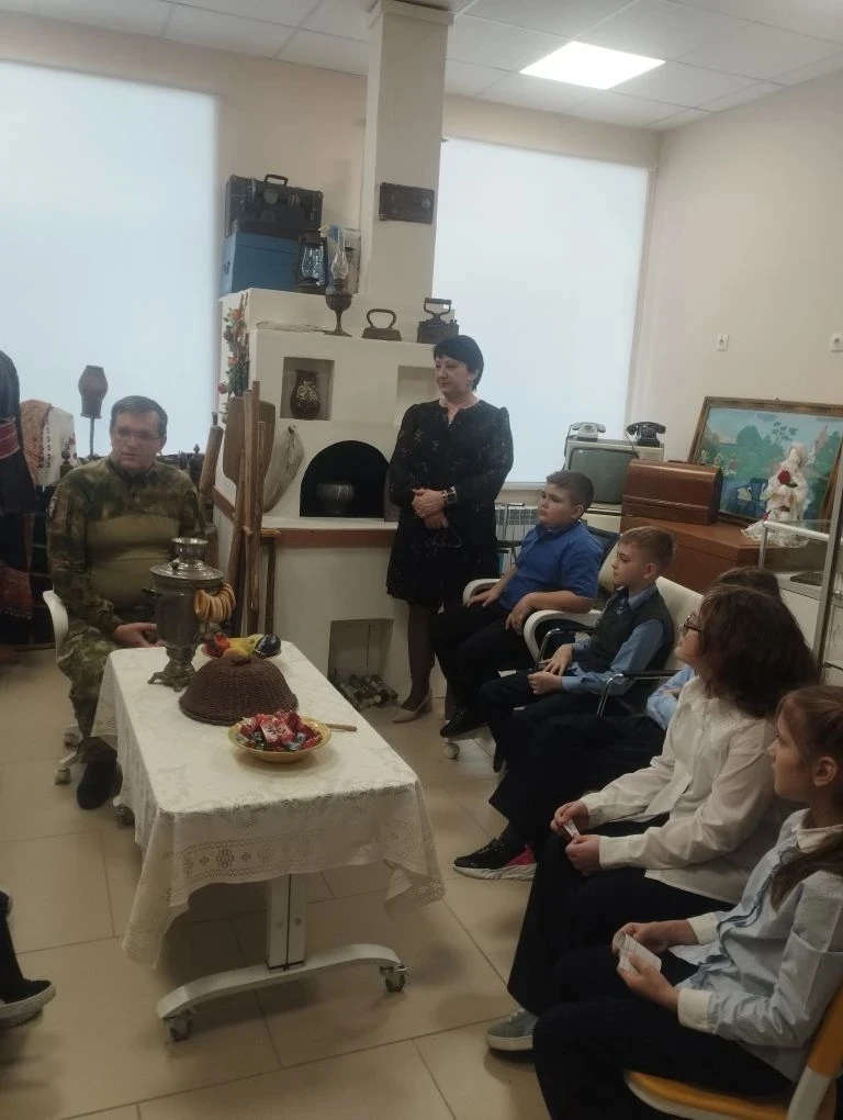 Накануне Дня защитника Отечества в школьном музее состоялась встреча учащихся 3в класса с участником