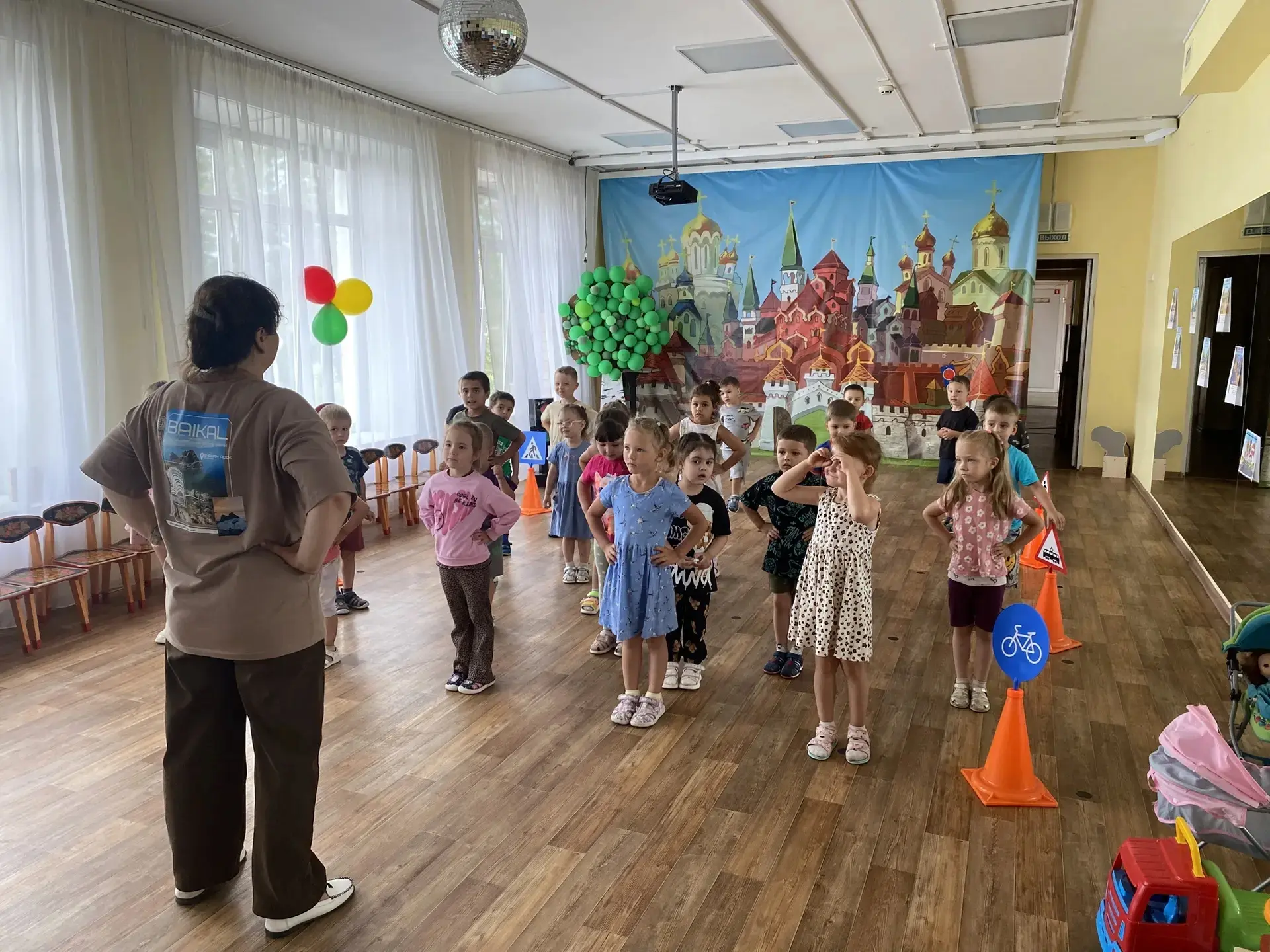 ✨В рамках дня дорожной безопасности в нашем детском саду прошел тематический день посвященный этой т