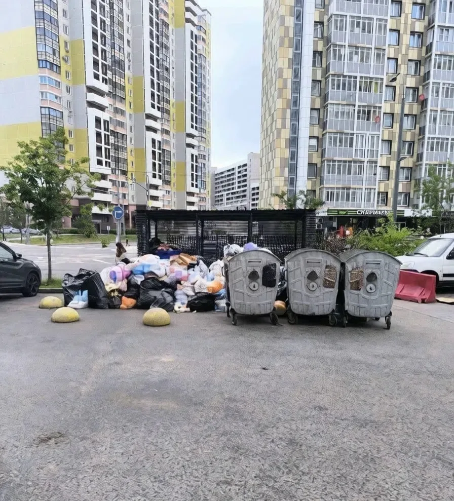 Больше месяца УК ЮМАЛА ГРУПП управляют апартаментами в Солнцево Парк.

Проблемы как остались после У