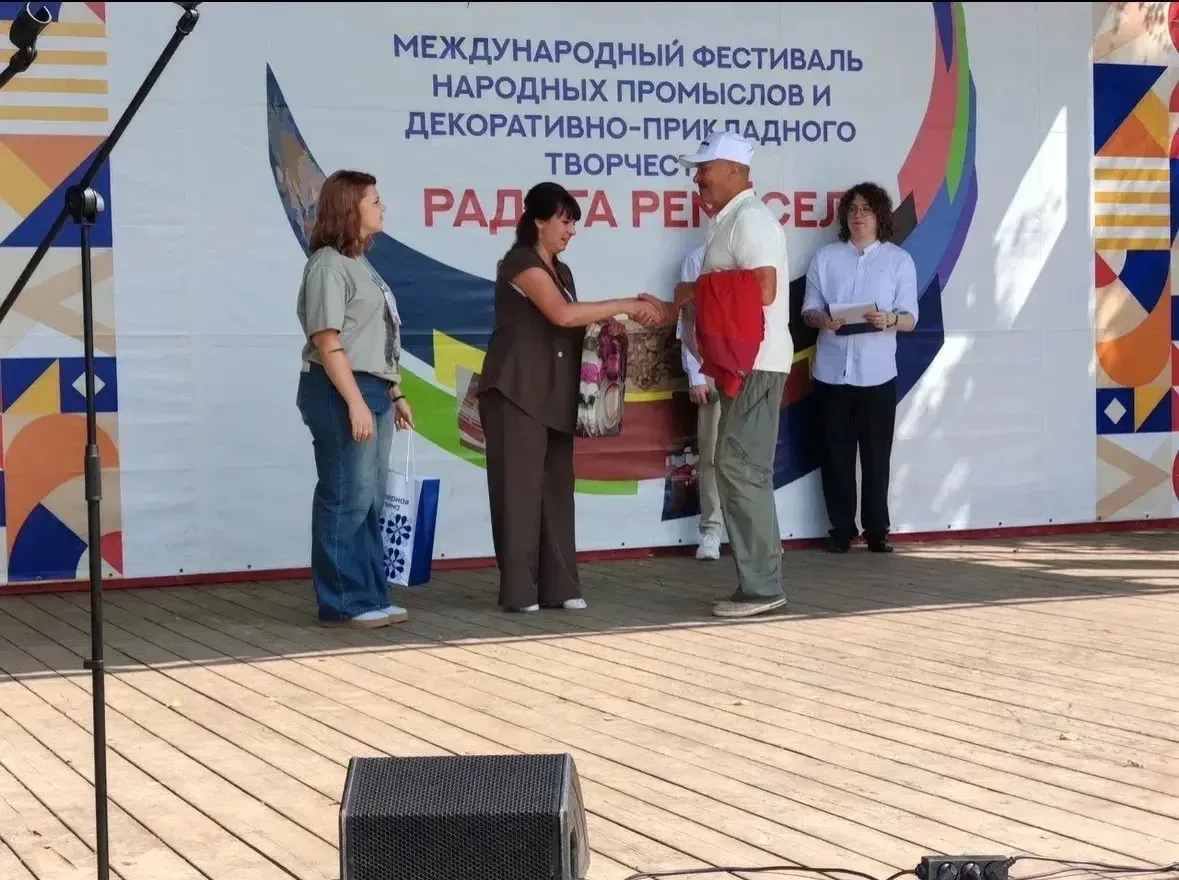 🎉 Поздравляем Владимира Александровича Сорокина — учителя столярного дела — с заслужен...