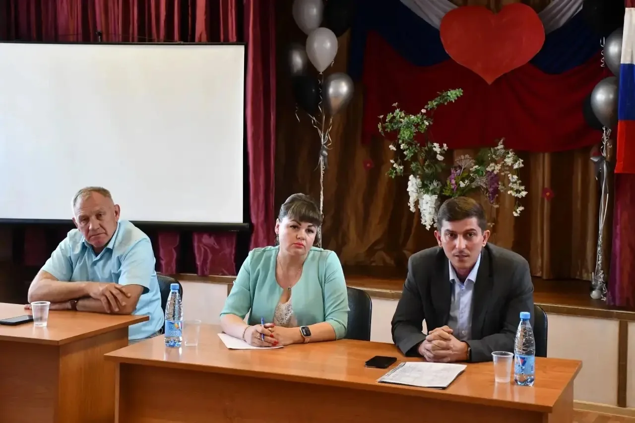 В фокусе -Верхнеблаговещенское: в округе продолжается практика выездных встреч с населением

Совмест