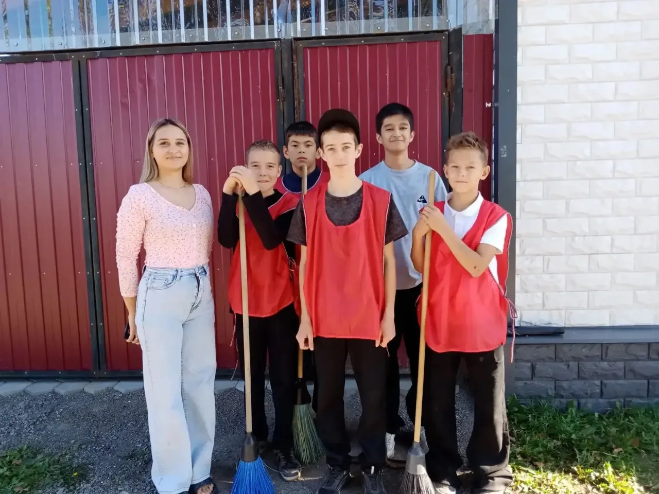 🌟 Надёжный тыл — это мы! Волонтеры школы продолжают помогать семьям защитников