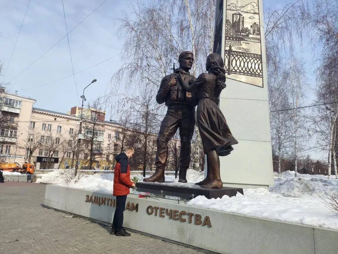 Экскурсия в музей СВО  В пятницу ученики 11Б класса посетили музей СВО. Ребятам показали экспозицию 
