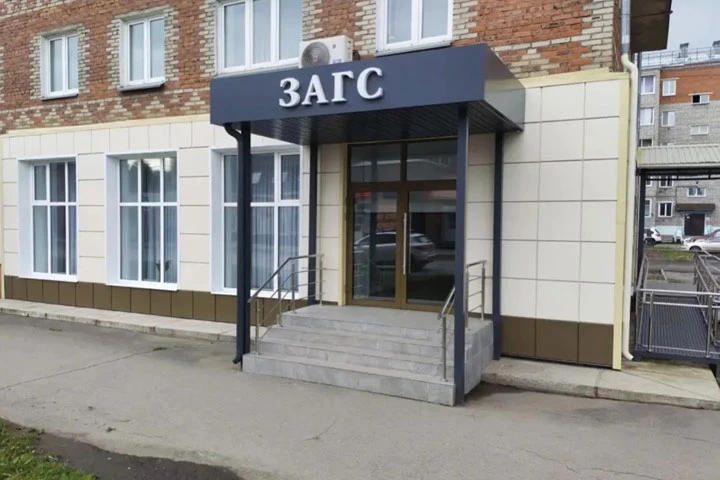 ❗️56-летняя женщина женила на себе 30-летнего бойца СВО ради выплат