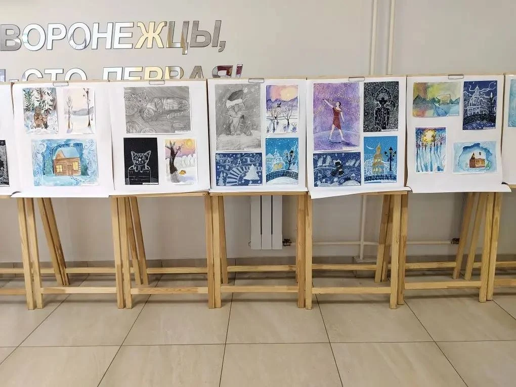 Выставка рисунков «Зимняя сказка» в 101 школе  В нашей школе открылась яркая выставка детских работ 